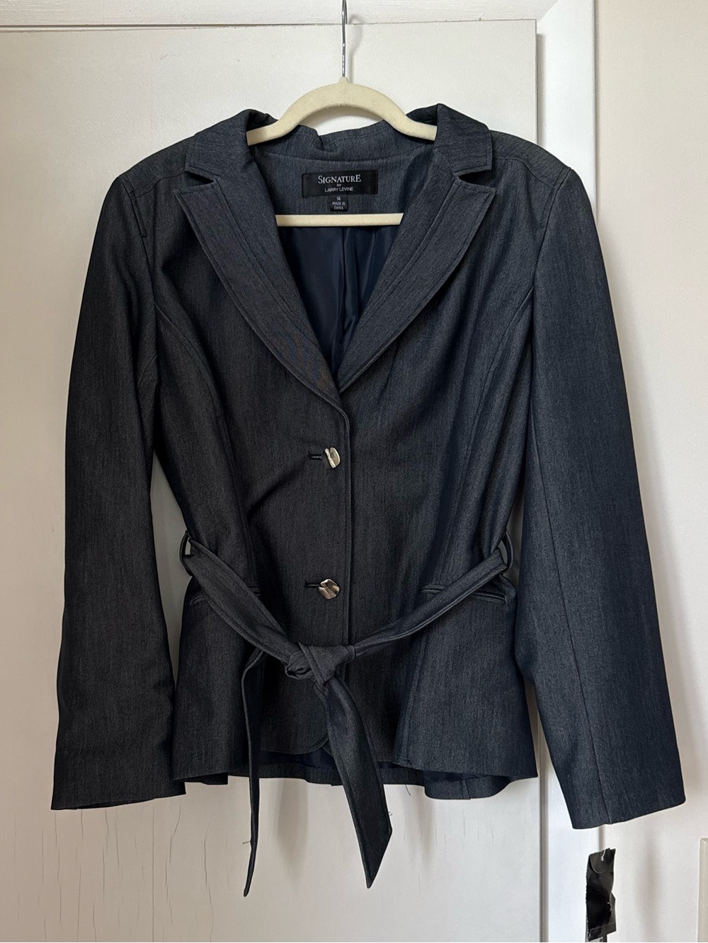 Larry Levine Charcoal Belted Blazer & Straight Pants - Picture 4 of 8